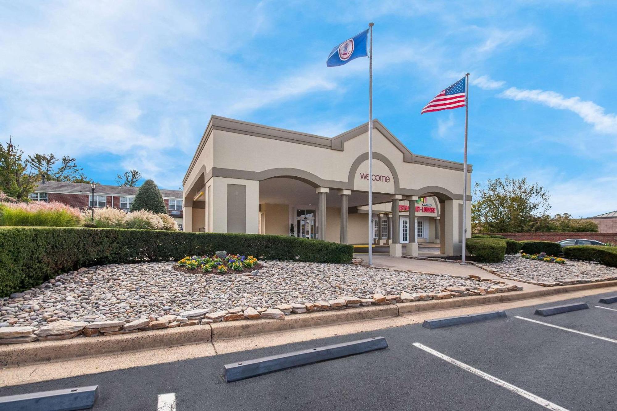 Clarion Inn Falls Church-Arlington Ngoại thất bức ảnh