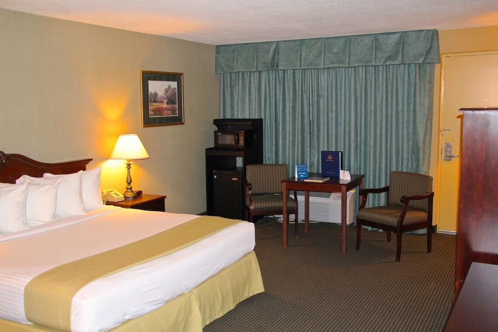 Clarion Inn Falls Church-Arlington Ngoại thất bức ảnh