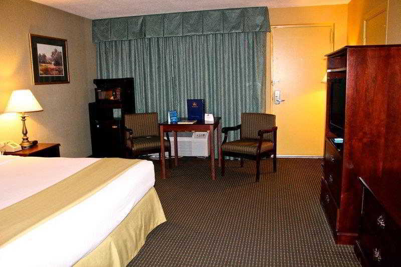 Clarion Inn Falls Church-Arlington Ngoại thất bức ảnh